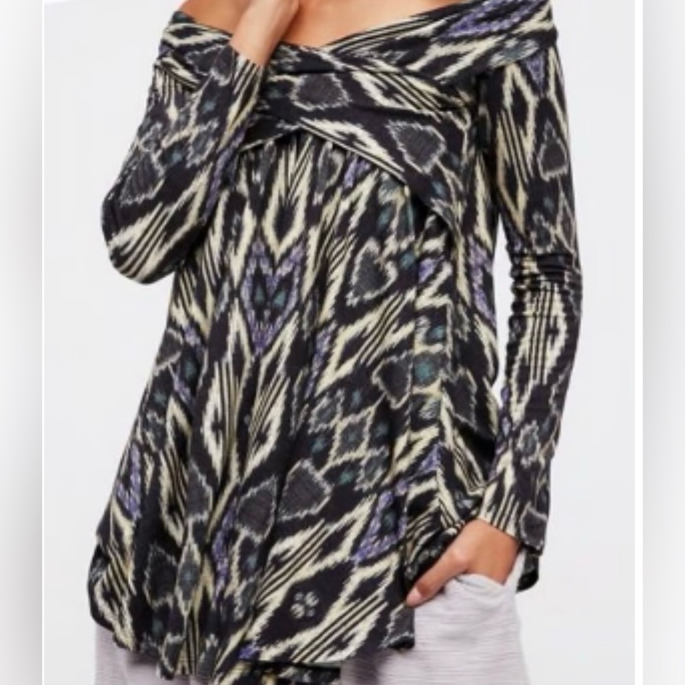 Free People Geometric off the shoulder top 
Size Small